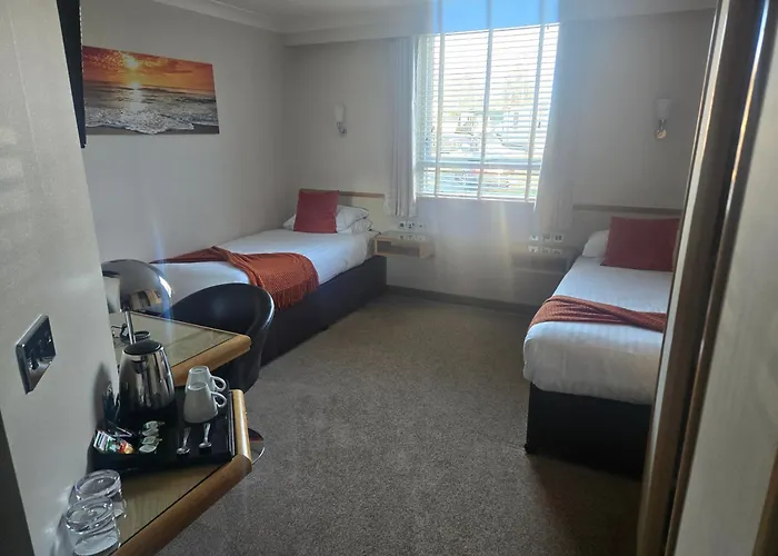 Damon\'S Hotel